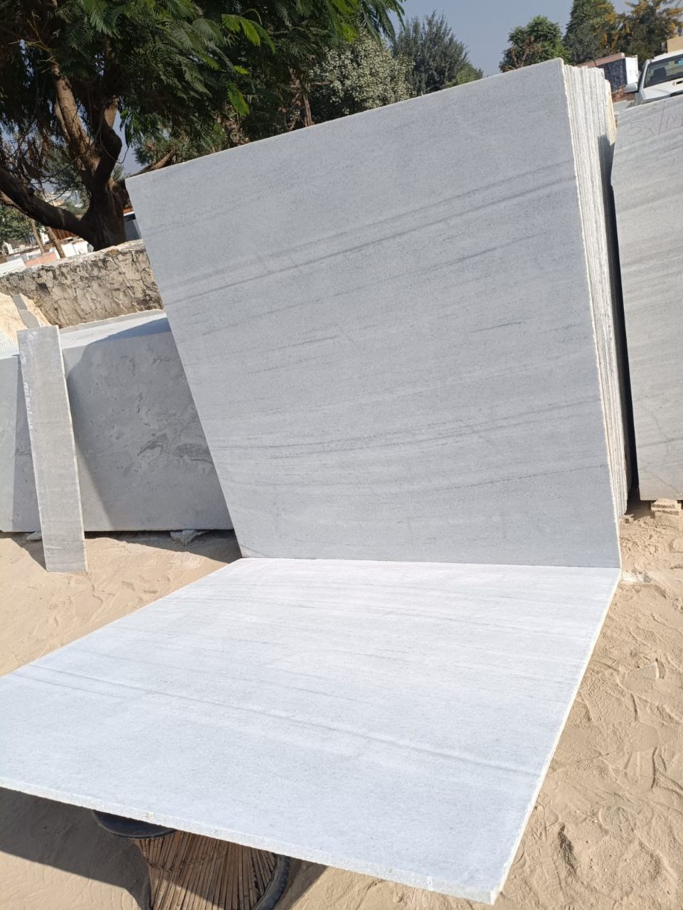 Makrana Dungari White